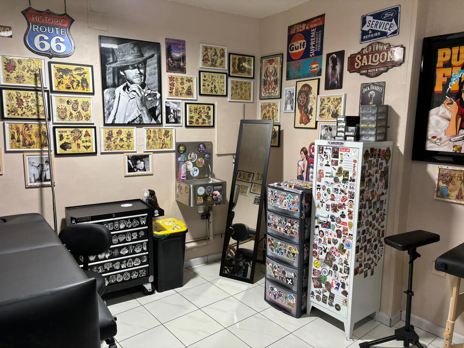 photo interieur du salon de tatouage